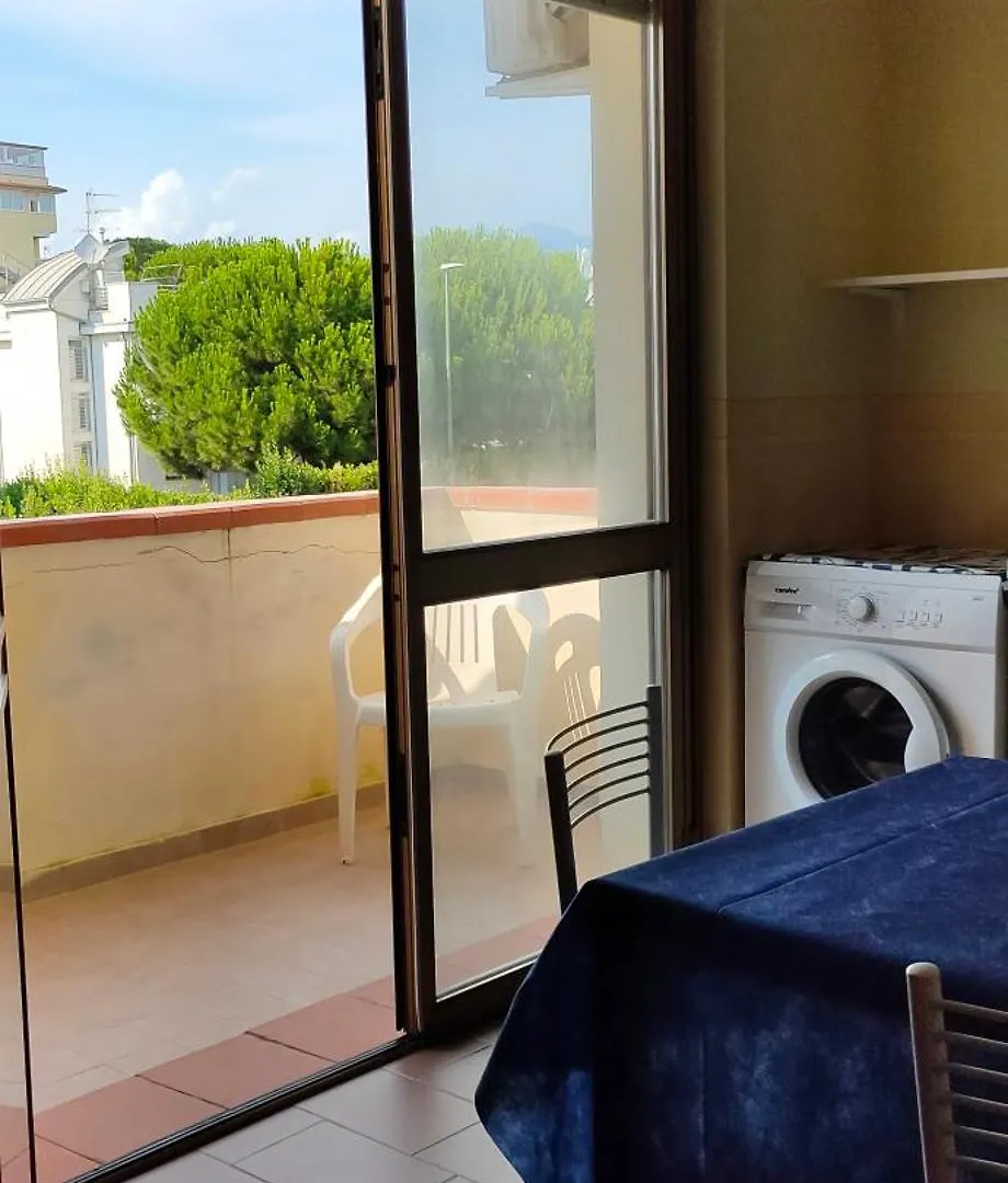 Caravel Appartamentini Lido di Camaiore 0*,